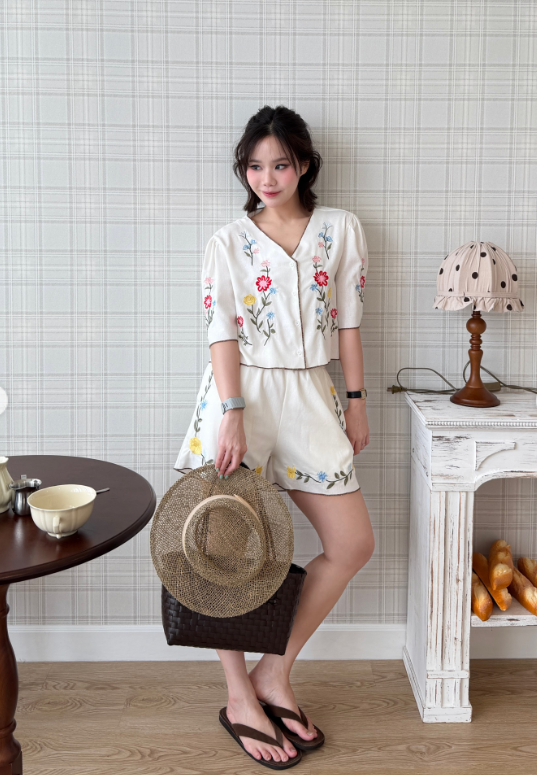 Womens Thailand BLOOMIE SET 🌼🤎 White / Brown ONE SIZE