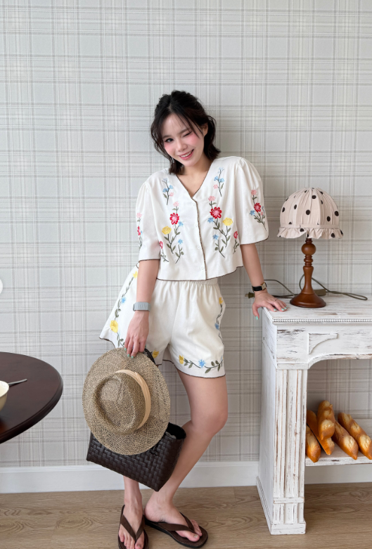 Womens Thailand BLOOMIE SET 🌼🤎 White / Brown ONE SIZE
