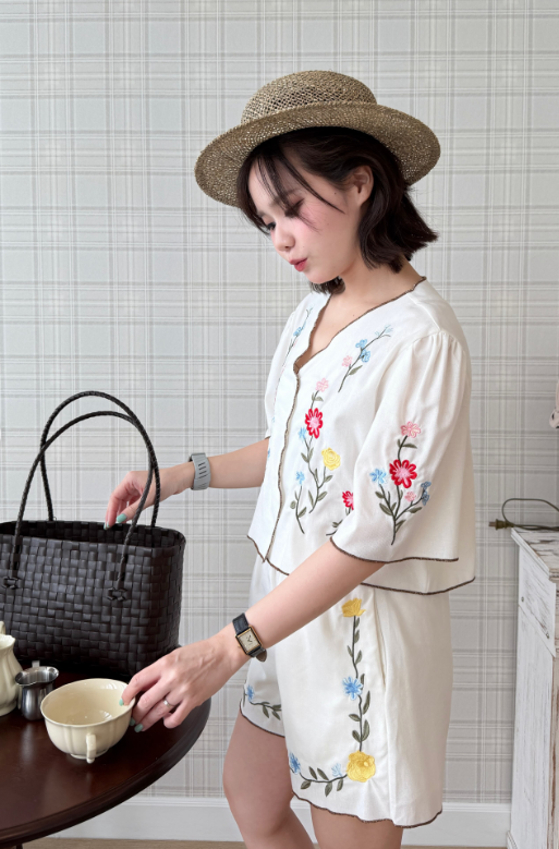 Womens Thailand BLOOMIE SET 🌼🤎 White / Brown ONE SIZE